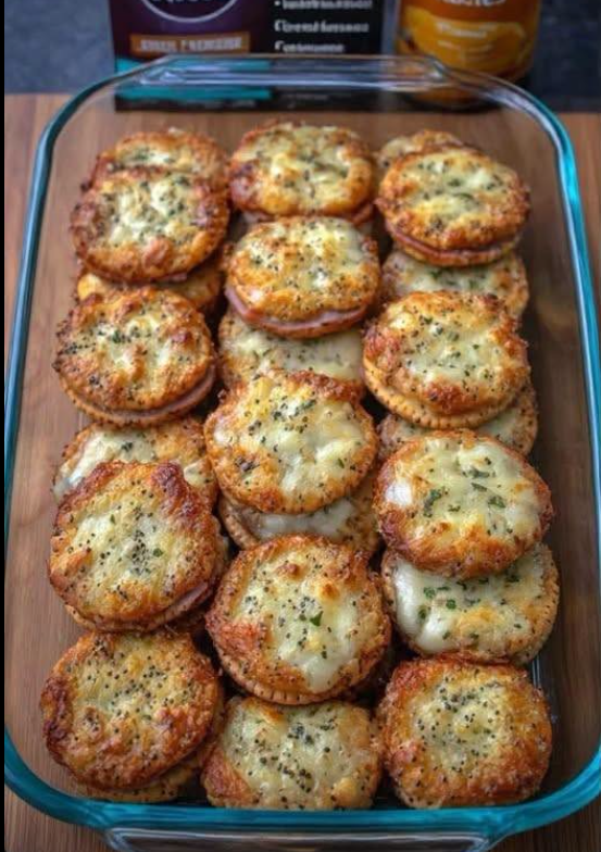 Cheesy Pepperoni Pizza Crackers